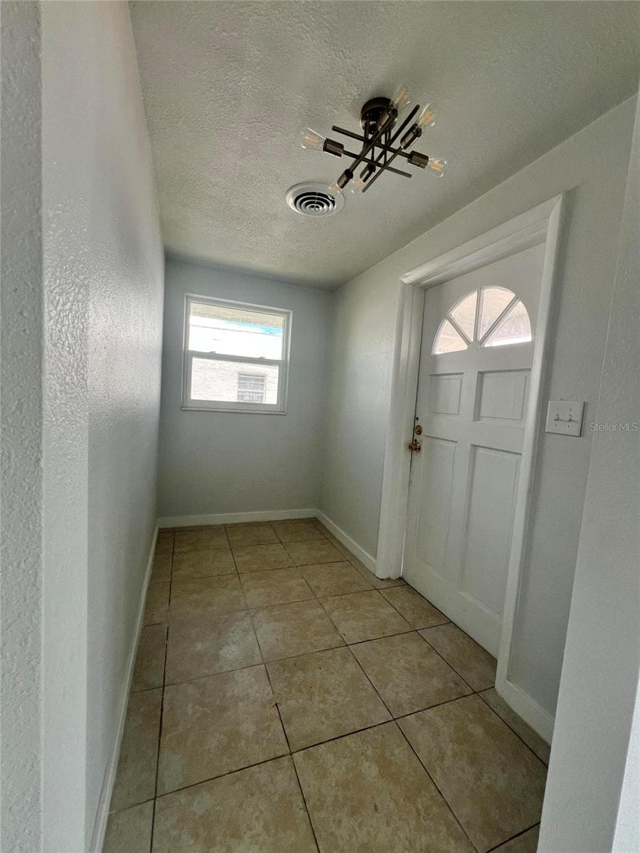 744 LEMON AVENUE — photo 2 of 19