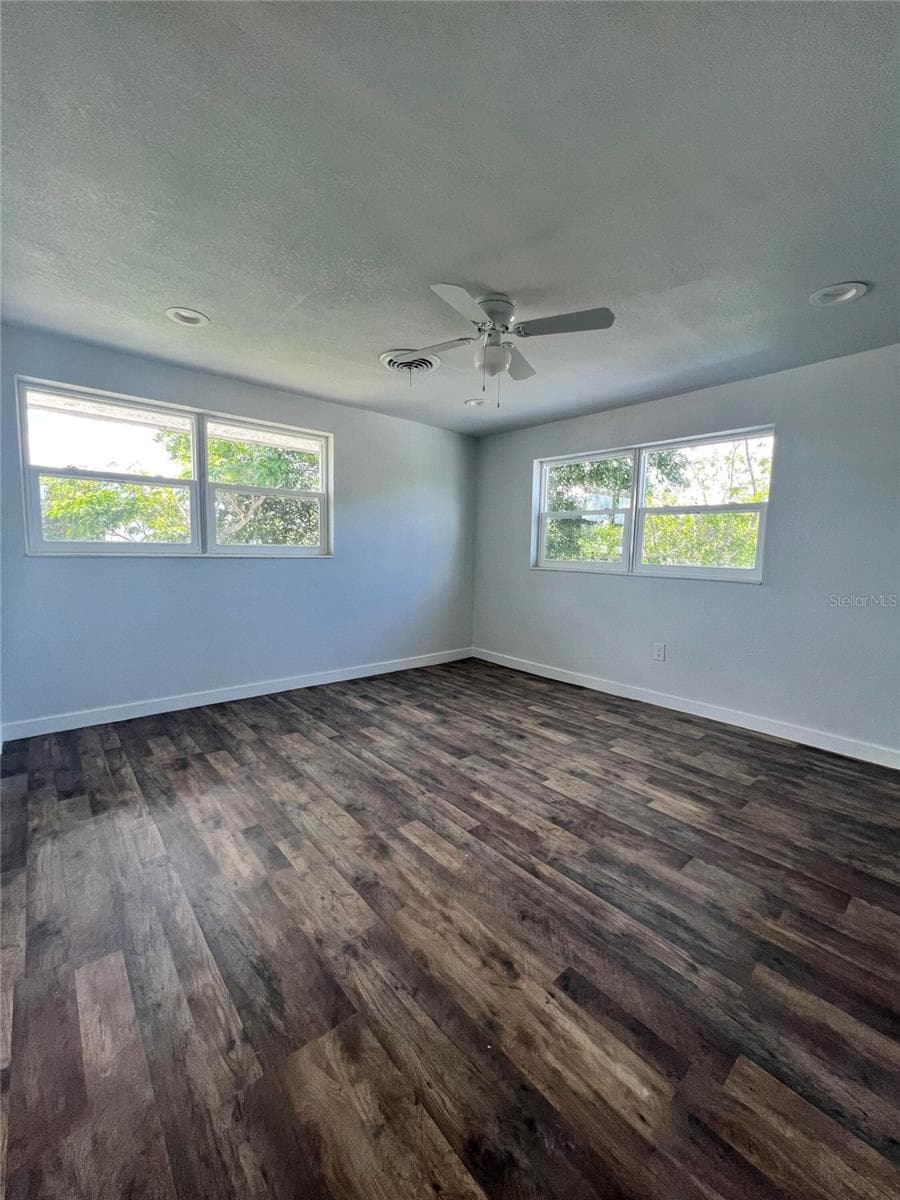 744 LEMON AVENUE — photo 13 of 19