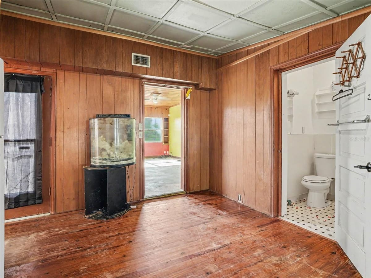 2207 AVENUE B NW — photo 10 of 15