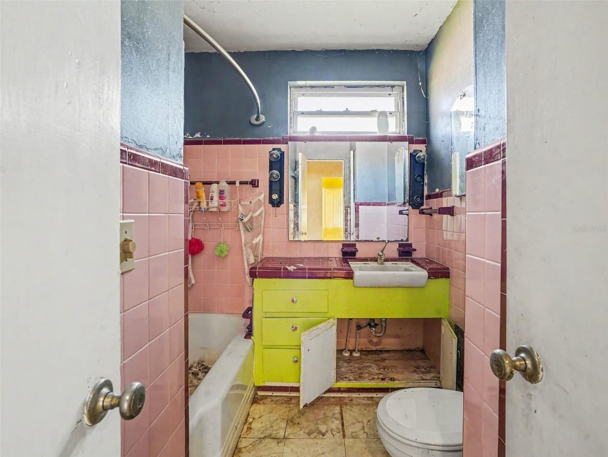 2207 AVENUE B NW — photo 11 of 15