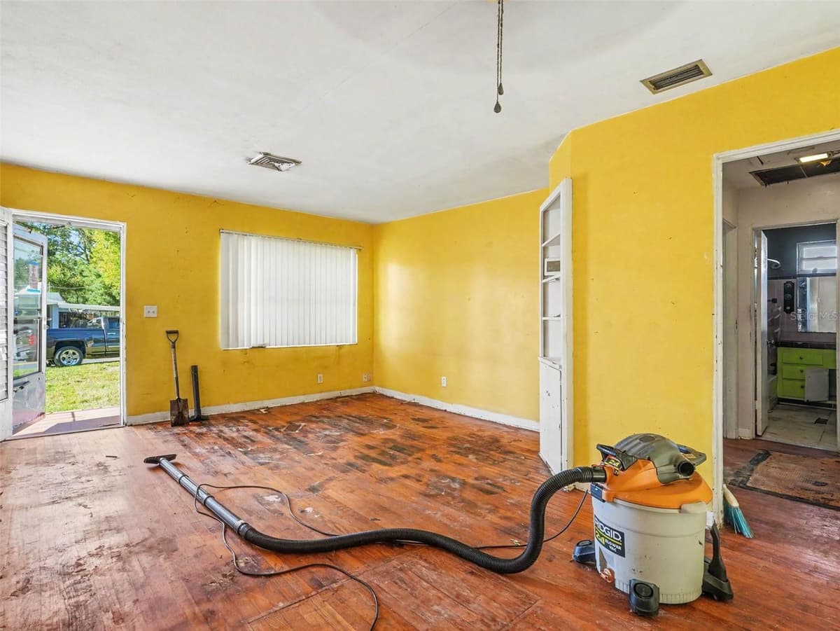 2207 AVENUE B NW — photo 5 of 15