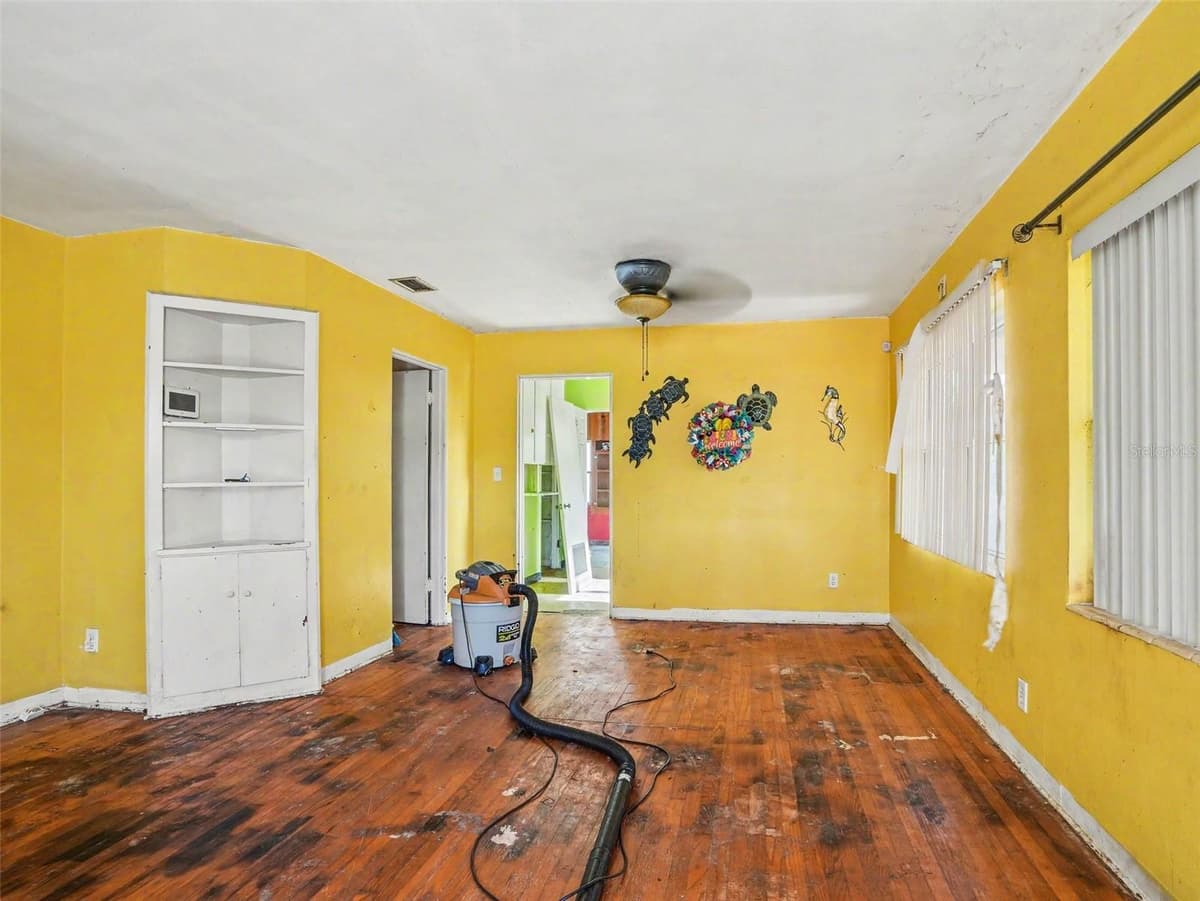 2207 AVENUE B NW — photo 4 of 15