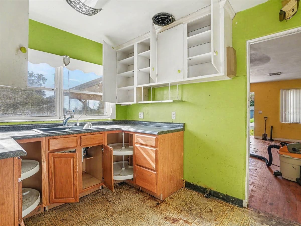 2207 AVENUE B NW — photo 6 of 15