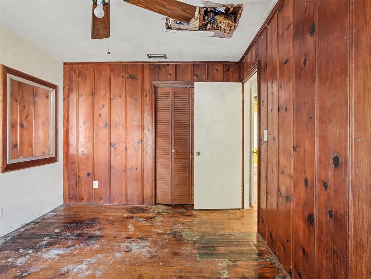 2207 AVENUE B NW — photo 9 of 15