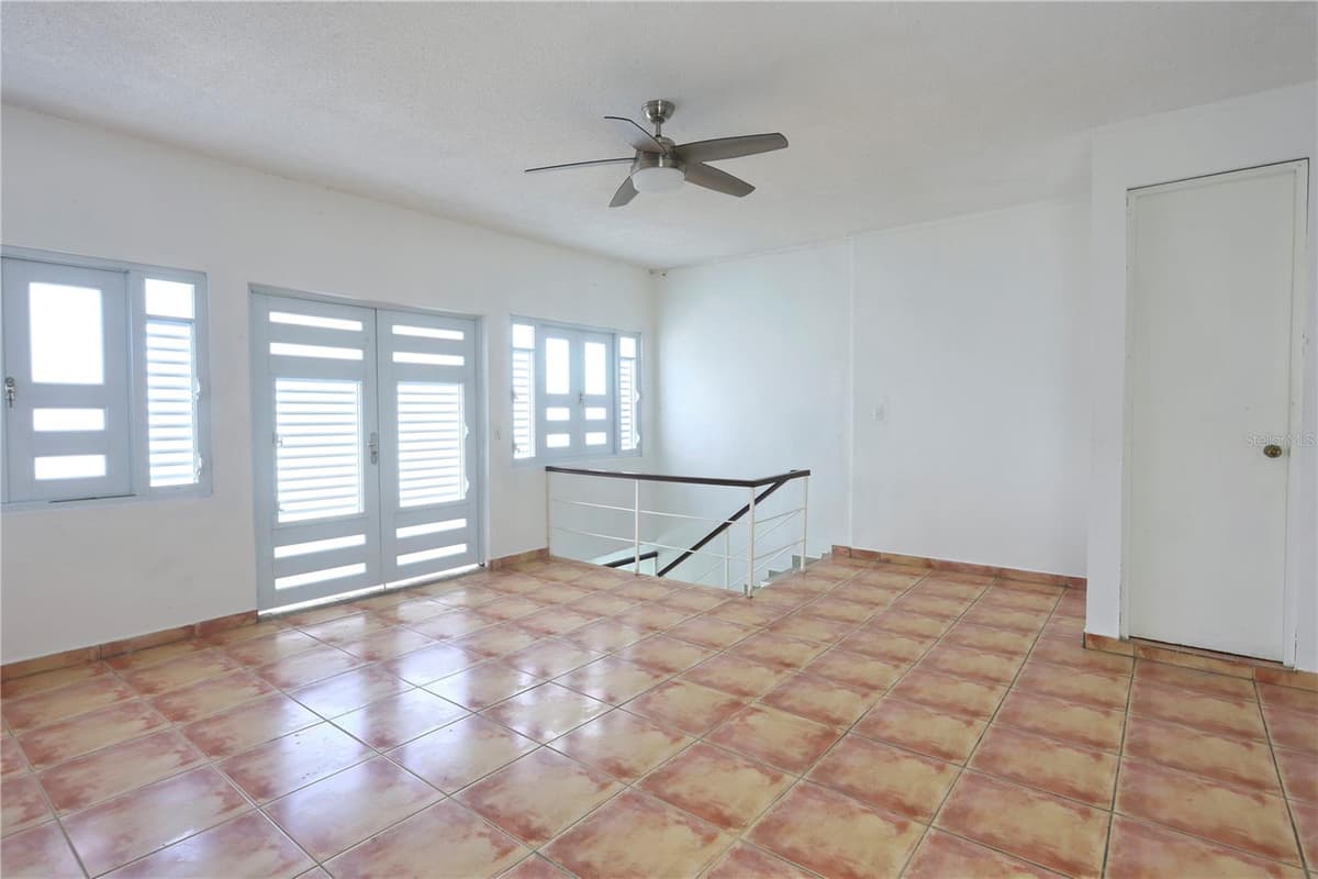 632-5 AVE. SAN PATRICIO — photo 9 of 19