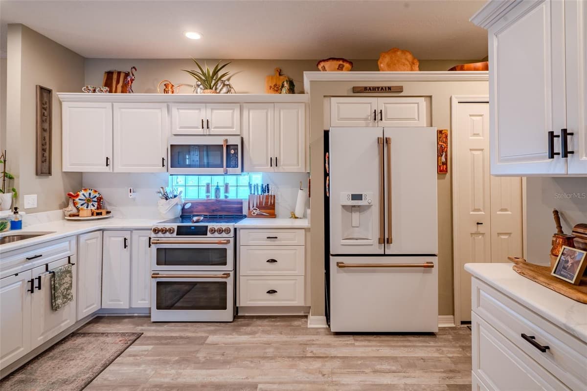 8027 SAINT ANDREWS WAY — photo 4 of 45