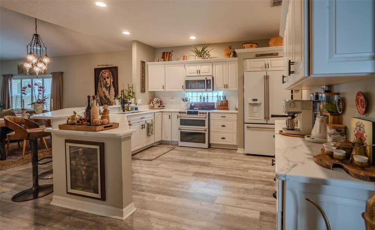 8027 SAINT ANDREWS WAY — photo 3 of 45