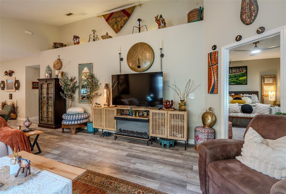 8027 SAINT ANDREWS WAY — photo 11 of 45