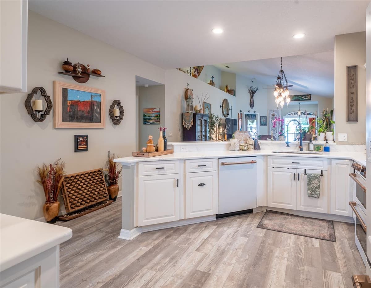 8027 SAINT ANDREWS WAY — photo 5 of 45