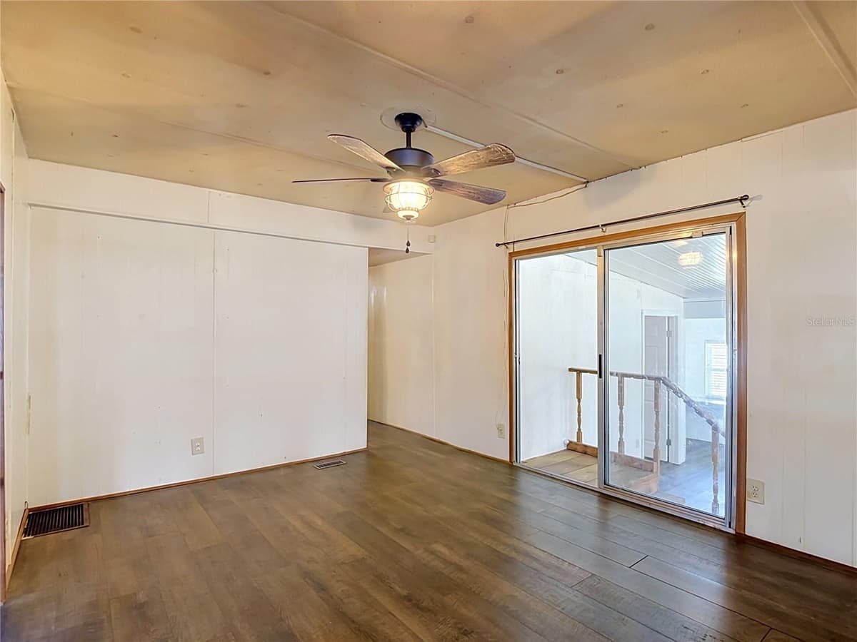 39032 OLA AVENUE — photo 13 of 32