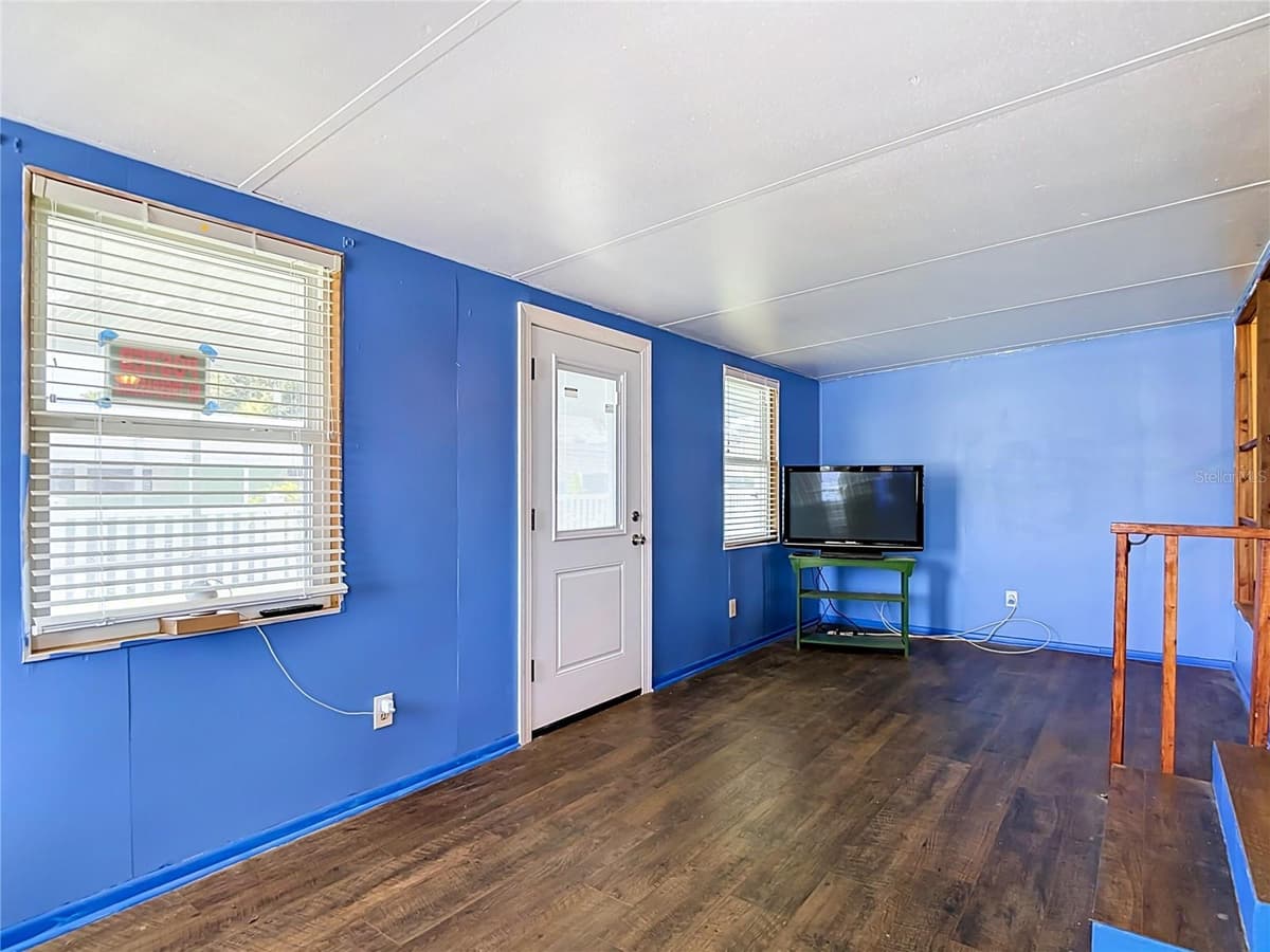 39032 OLA AVENUE — photo 5 of 32