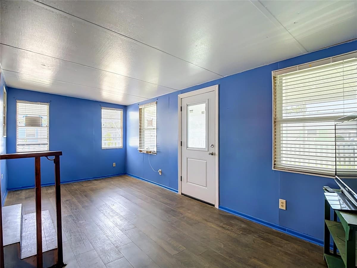 39032 OLA AVENUE — photo 7 of 32