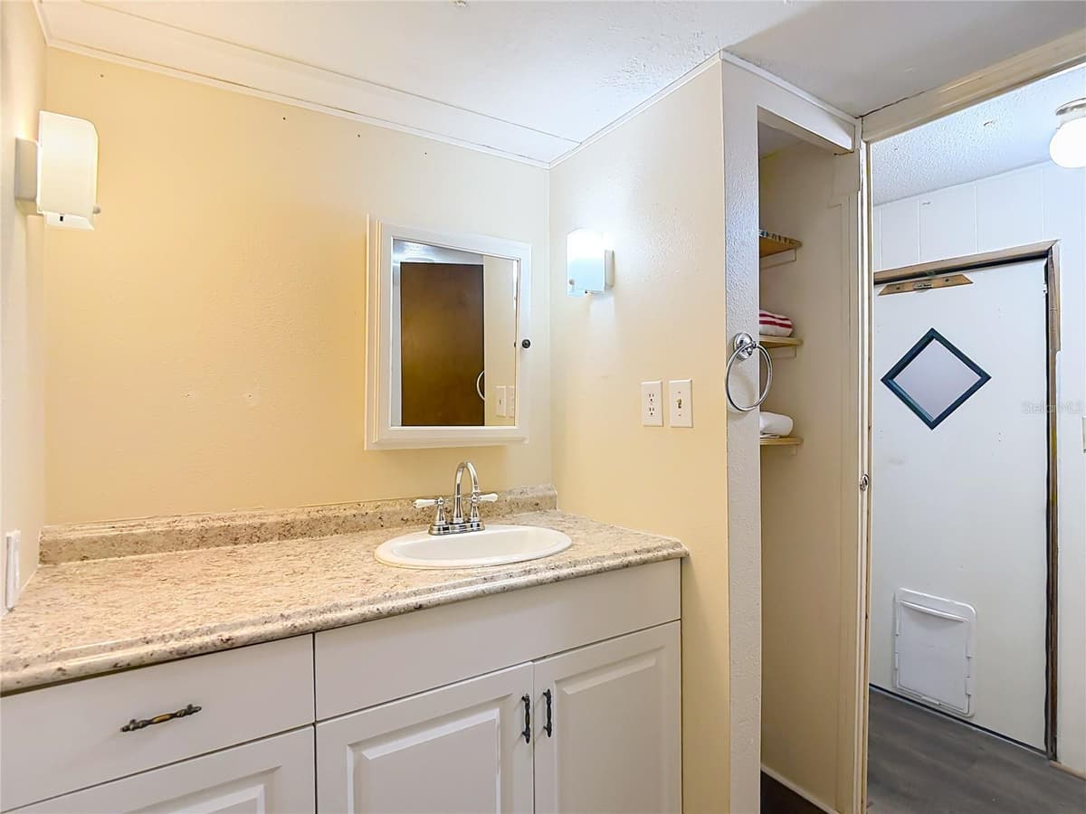 39032 OLA AVENUE — photo 17 of 32