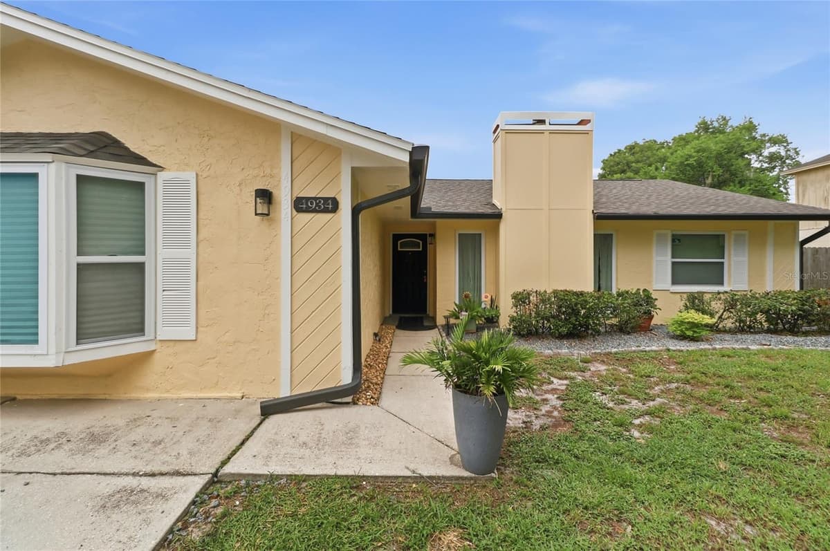 4934 WILDFLOWER DRIVE — photo 4 of 52