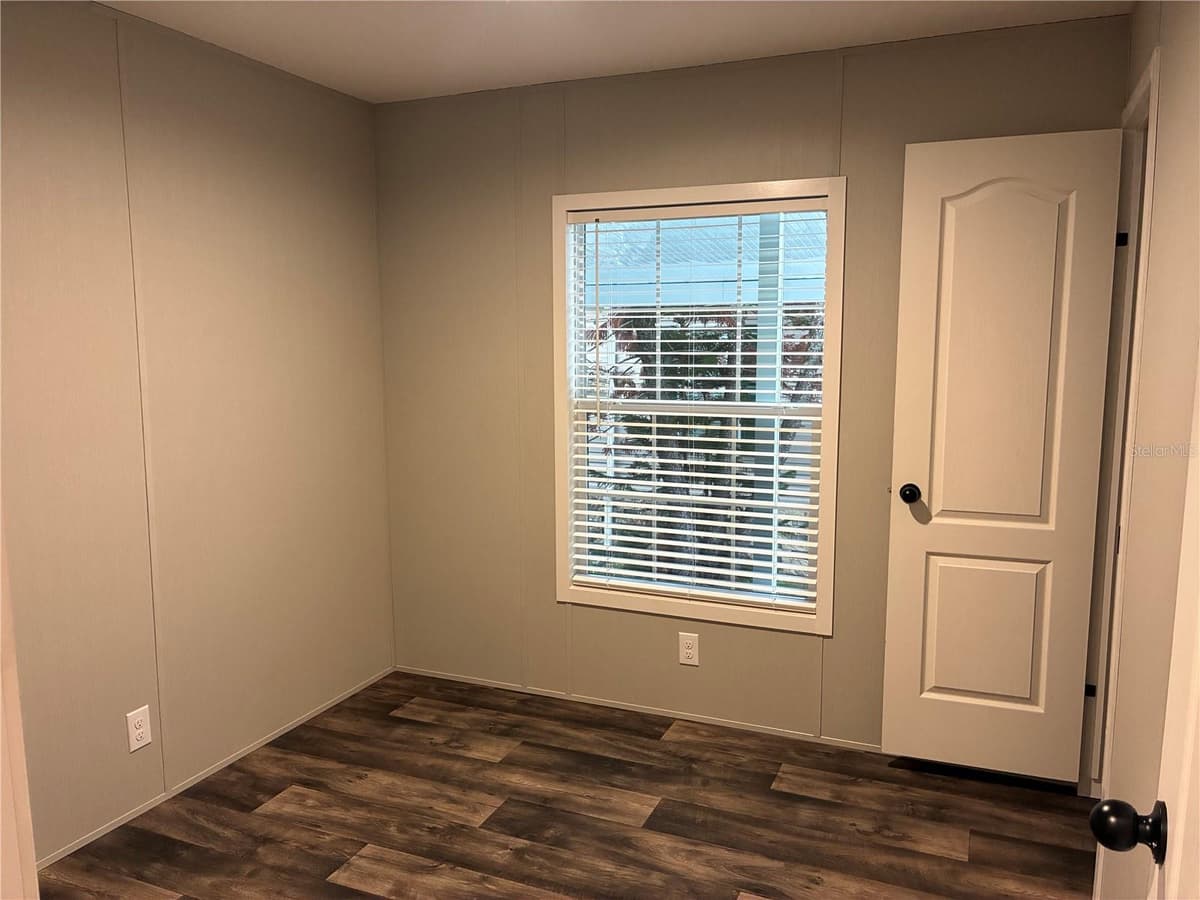 263 EDGEWOOD BOULEVARD — photo 10 of 16