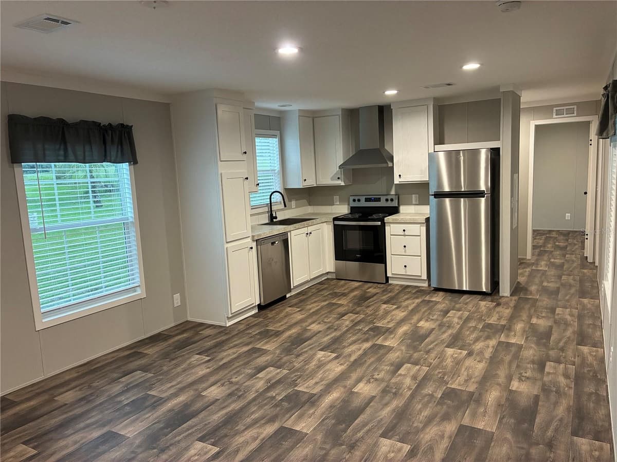 263 EDGEWOOD BOULEVARD — photo 3 of 16