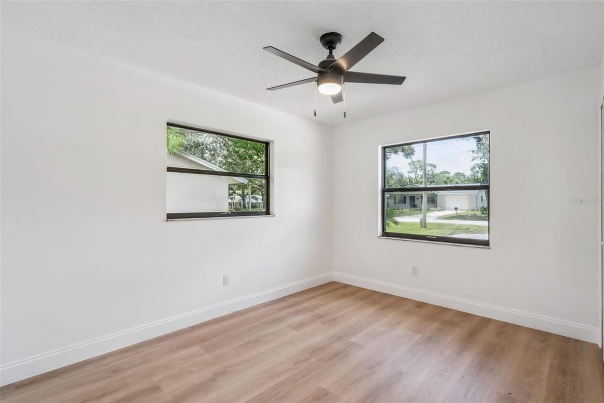 336 TANGERINE STREET — photo 16 of 24