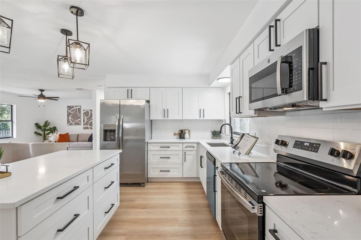 336 TANGERINE STREET — photo 10 of 24