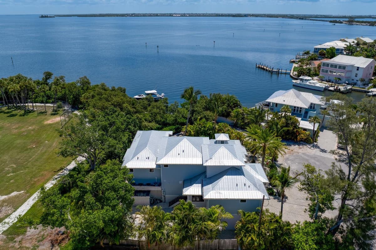 220 HARBOR DRIVE — photo 79 of 93