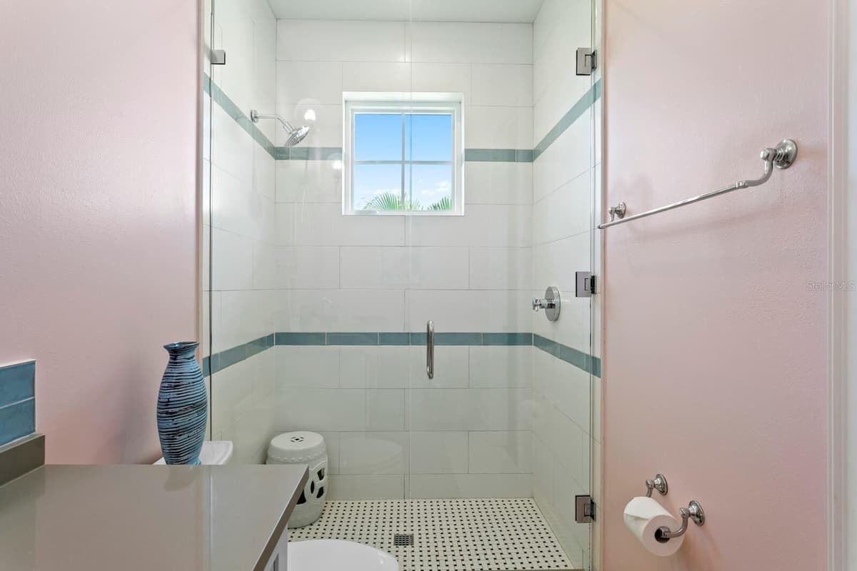 220 HARBOR DRIVE — photo 40 of 93