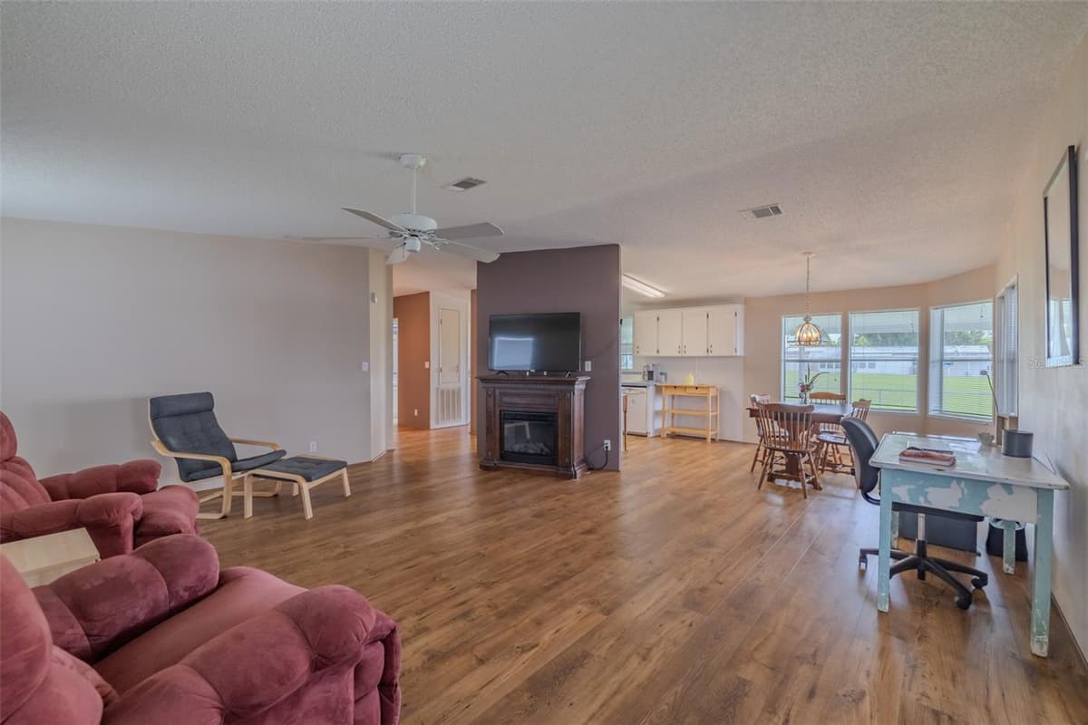 37716 NEWPORT DRIVE — photo 13 of 43