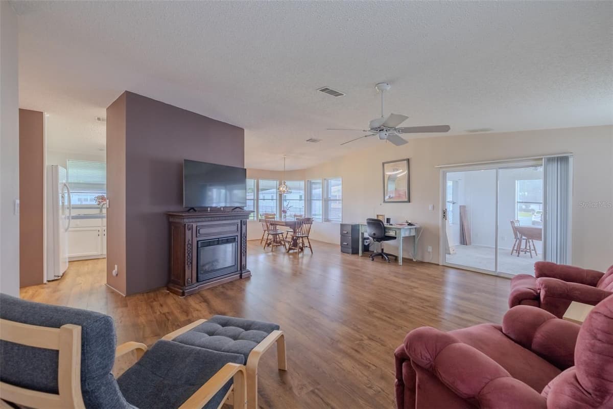37716 NEWPORT DRIVE — photo 11 of 43