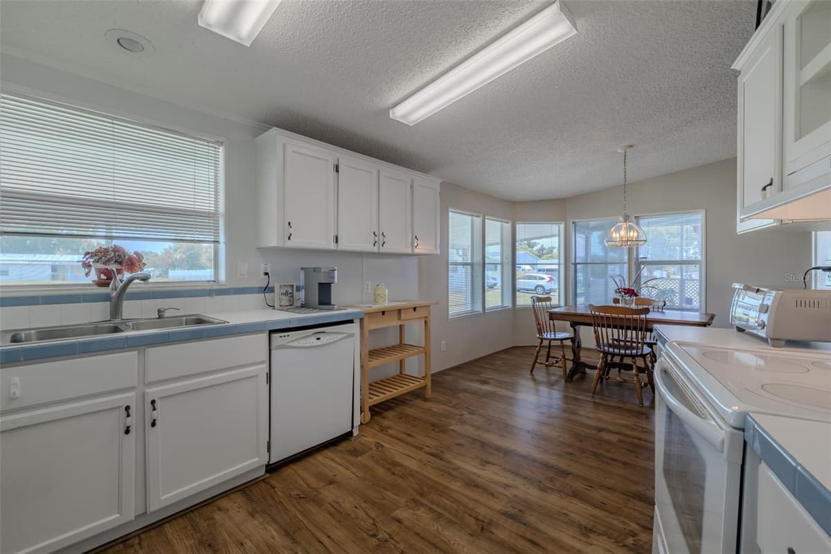 37716 NEWPORT DRIVE — photo 16 of 43