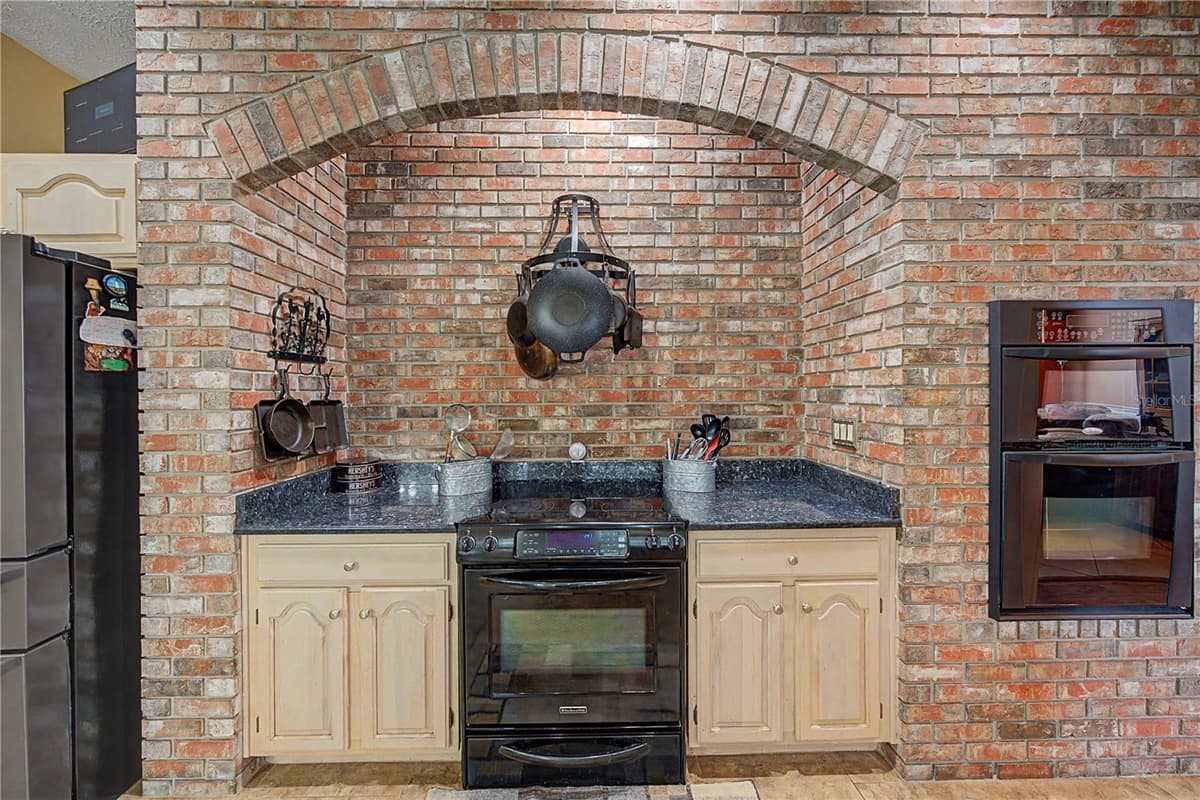 2004 OAKWOOD KNOLL COURT — photo 18 of 60