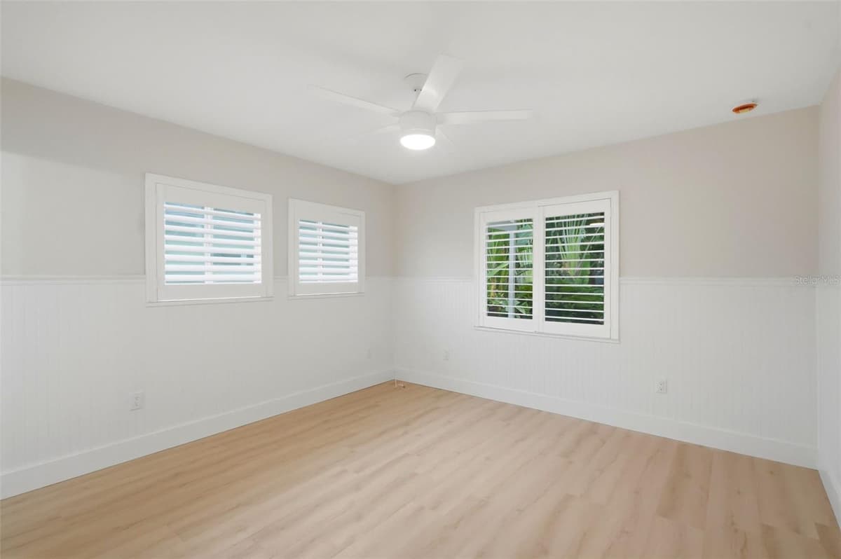 15814 3RD STREET — photo 14 of 38