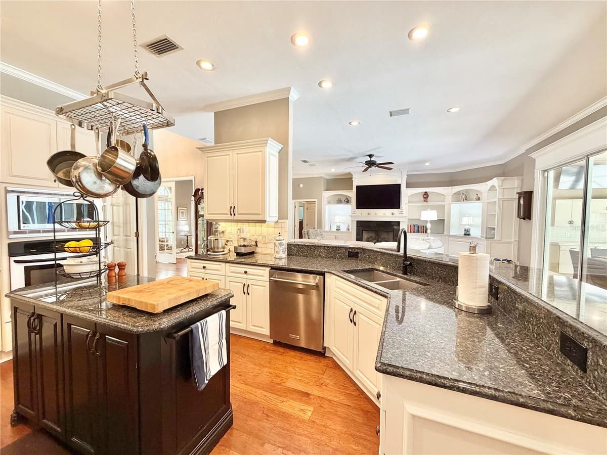 8613 39TH LANE — photo 3 of 63
