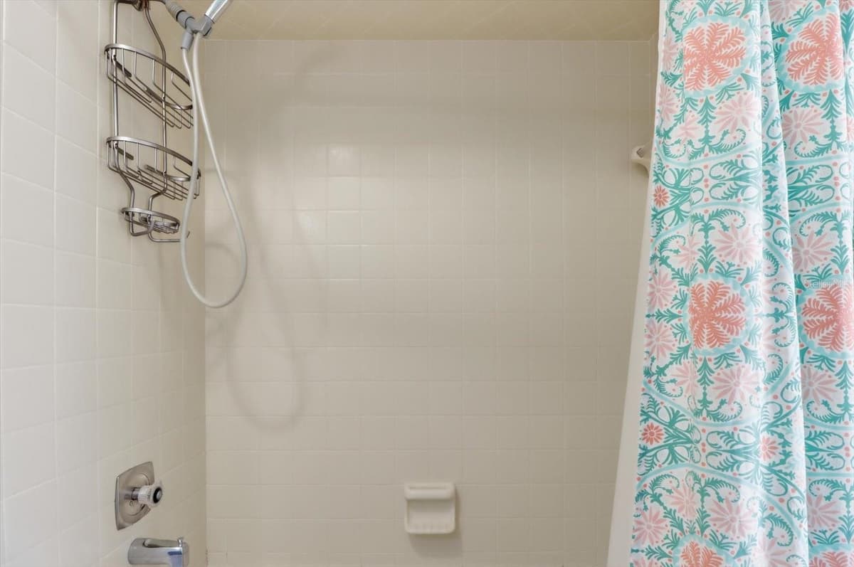 12 ASTERS COURT — photo 24 of 43