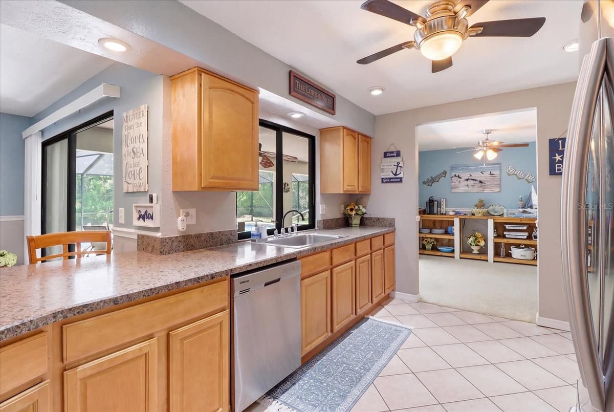 12 ASTERS COURT — photo 4 of 43