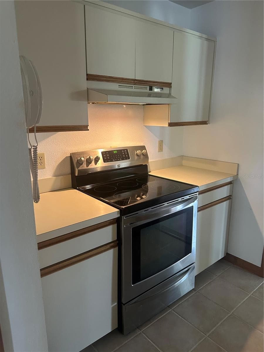 12055 MURRAY AVENUE — photo 13 of 49
