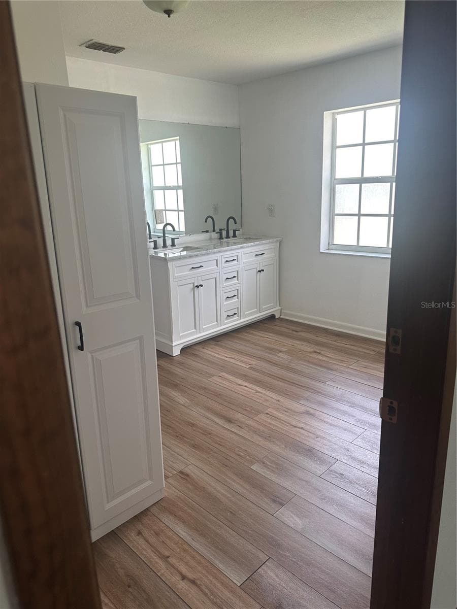 12055 MURRAY AVENUE — photo 28 of 49