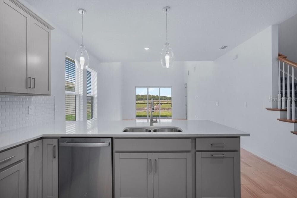 735 STEEL DRIVE — photo 8 of 44