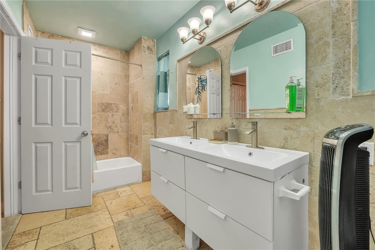 135 PARK AVENUE — photo 16 of 65