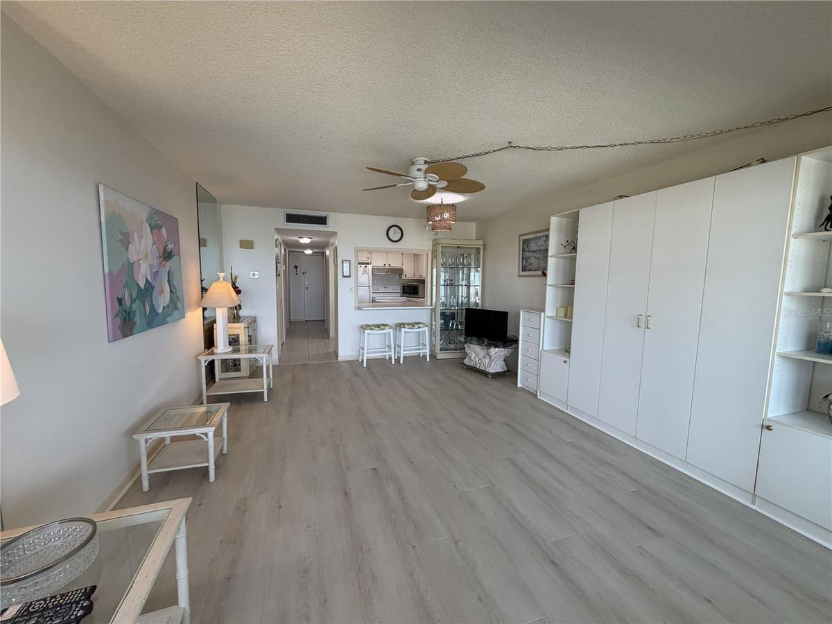 4550 COVE CIRCLE — photo 4 of 29