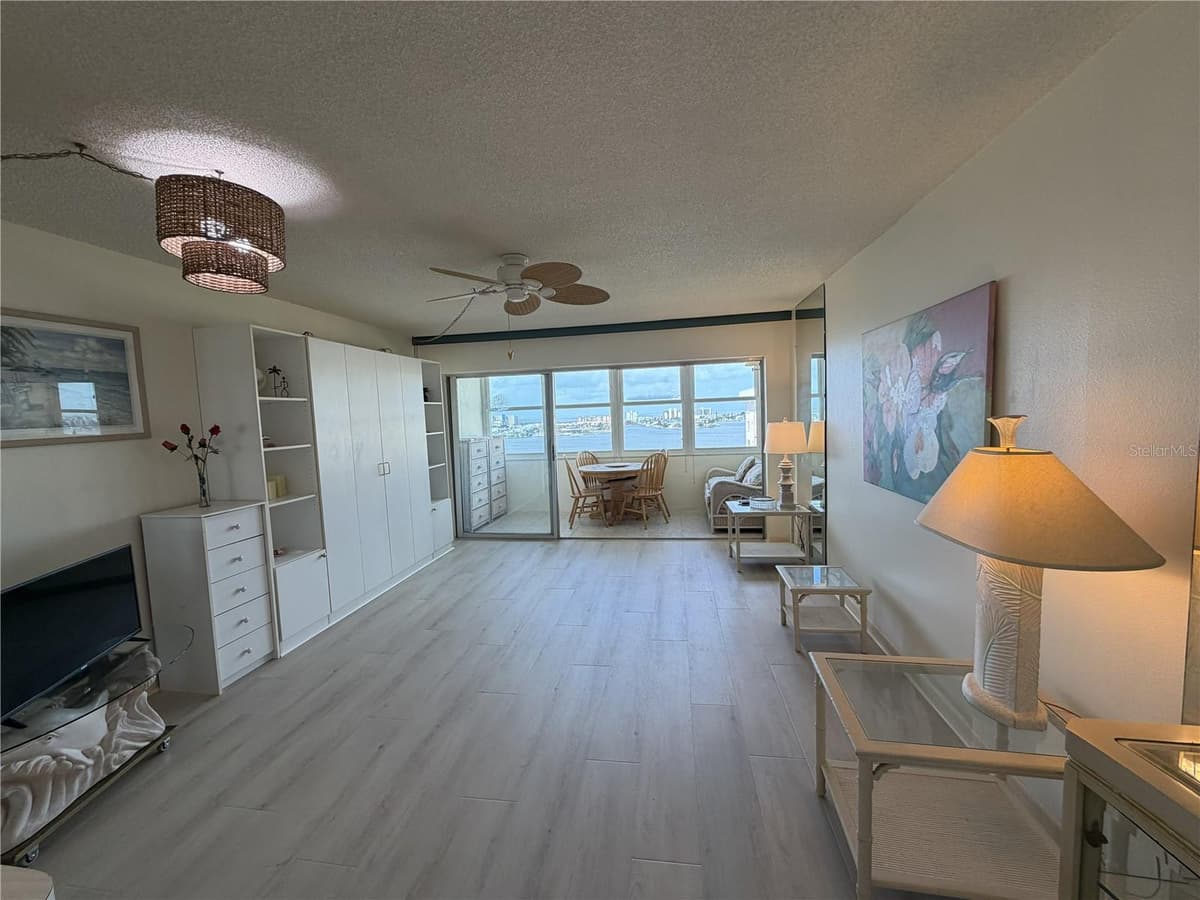 4550 COVE CIRCLE — photo 3 of 29