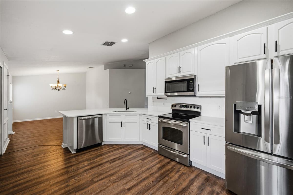 417 HILGARD COVE — photo 10 of 37