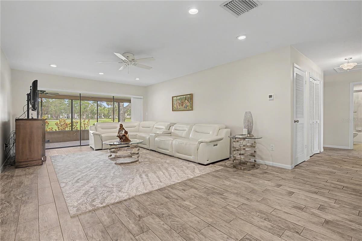 450 CYPRESS CREEK CIRCLE — photo 5 of 74