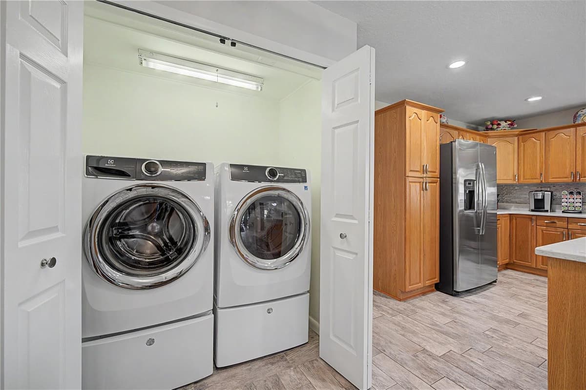 450 CYPRESS CREEK CIRCLE — photo 31 of 74