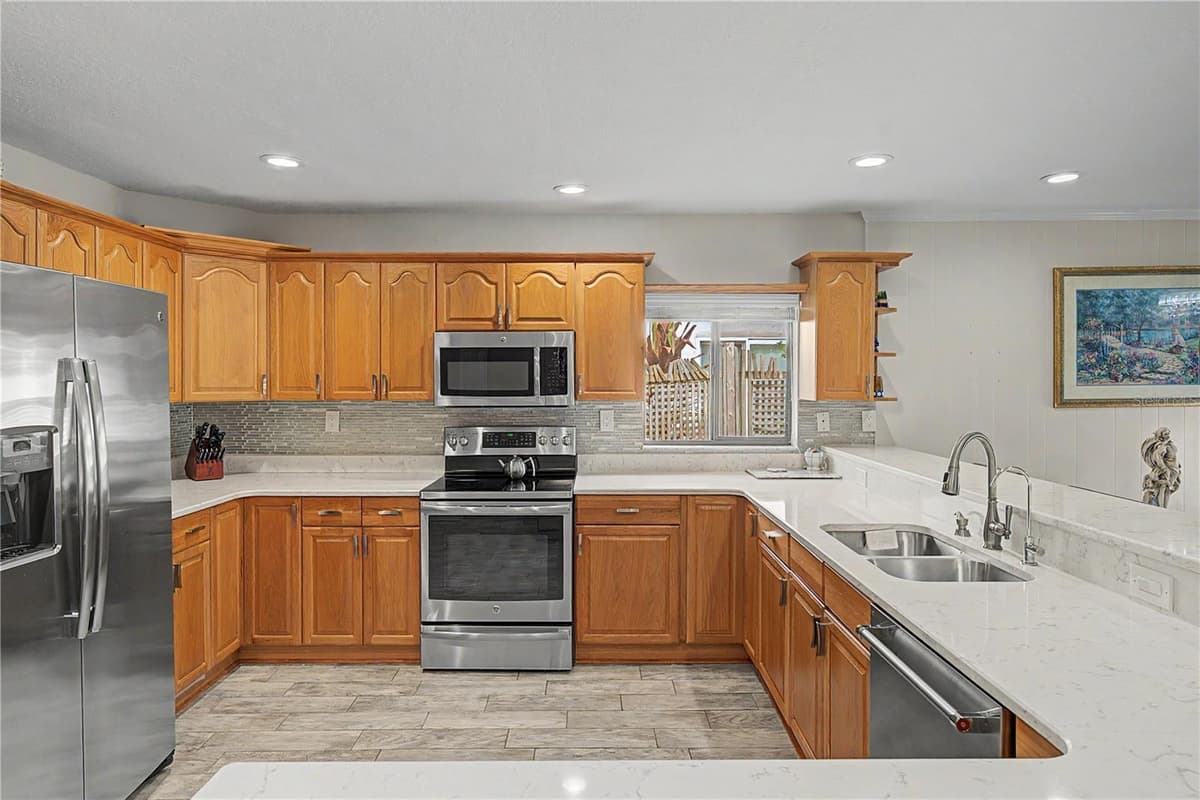 450 CYPRESS CREEK CIRCLE — photo 13 of 74