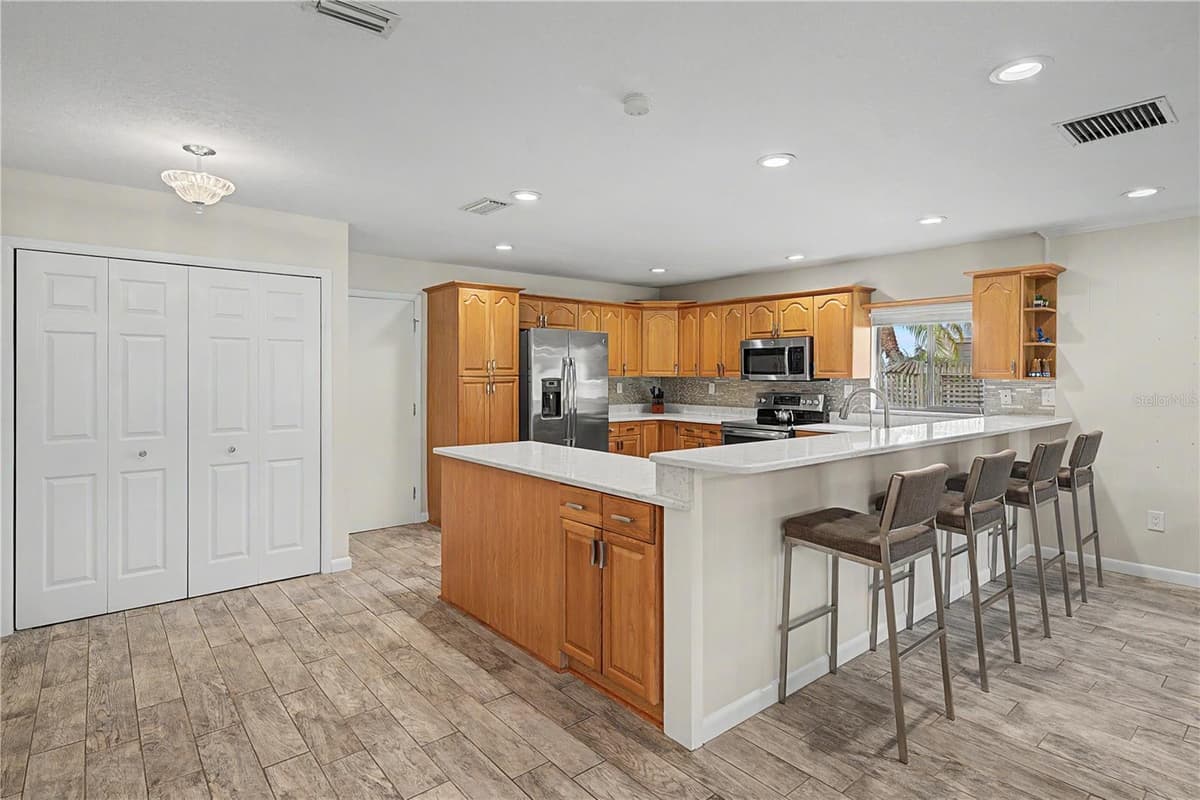 450 CYPRESS CREEK CIRCLE — photo 12 of 74