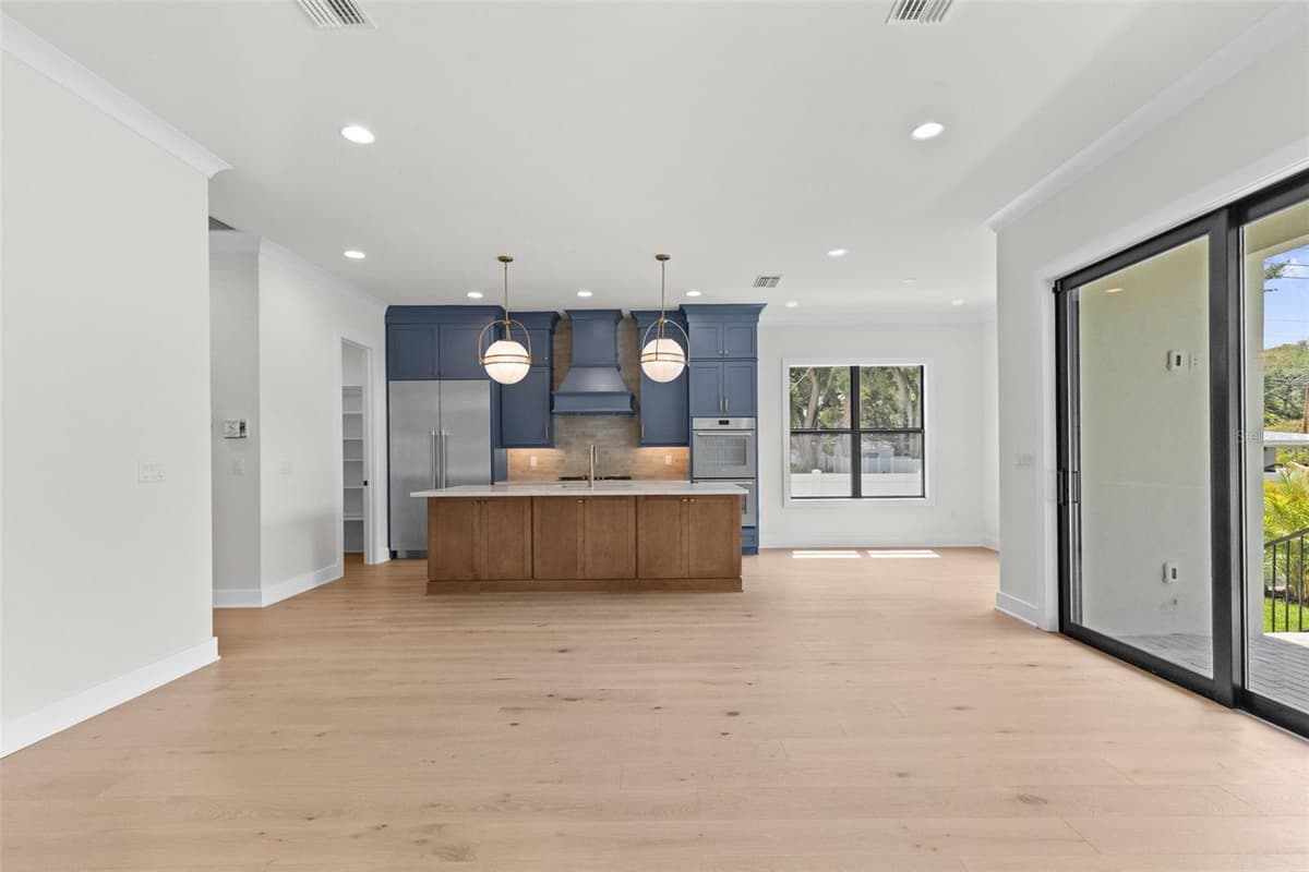 4302 OBISPO STREET — photo 10 of 54