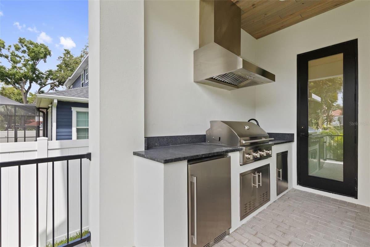 4302 OBISPO STREET — photo 18 of 54