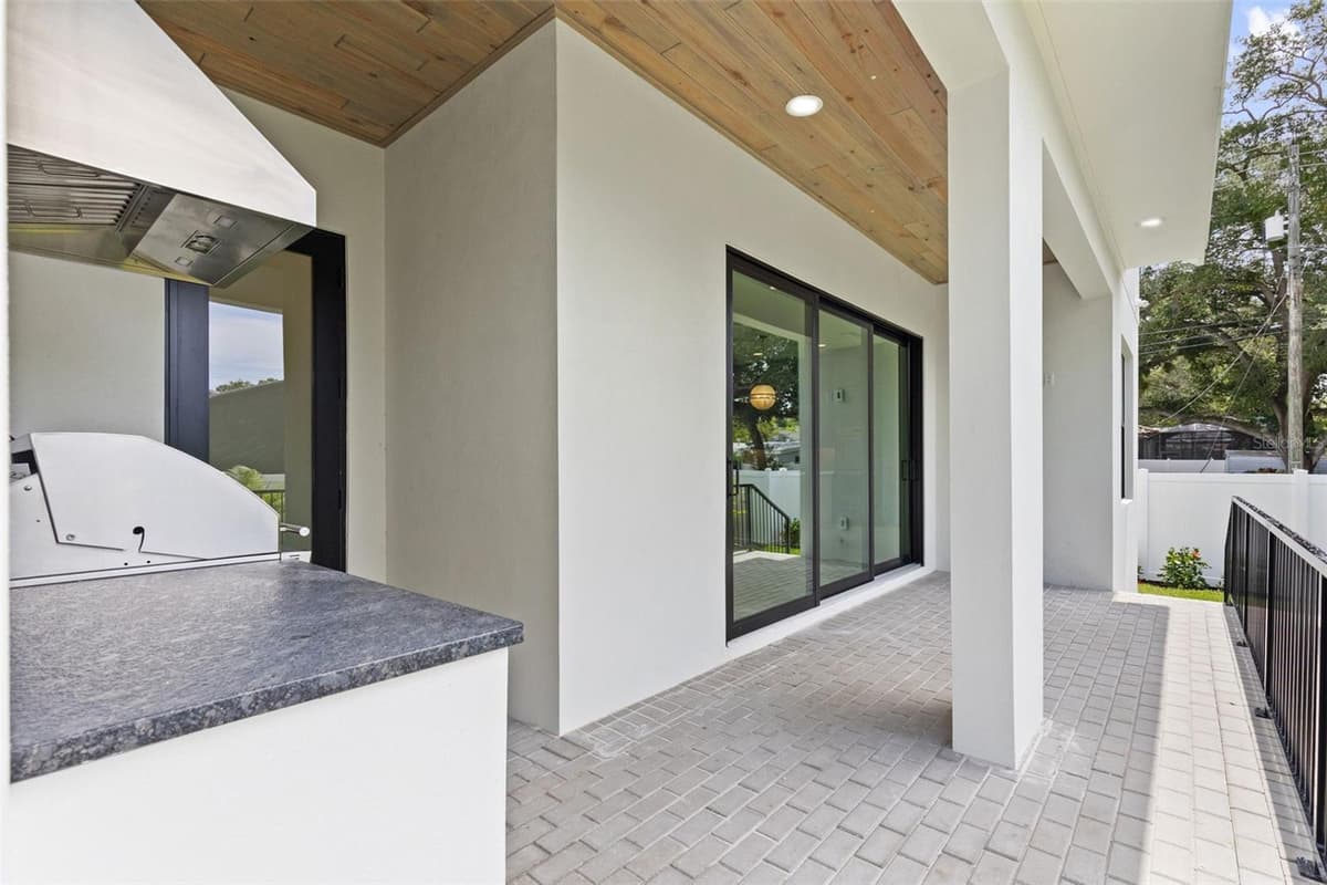 4302 OBISPO STREET — photo 19 of 54