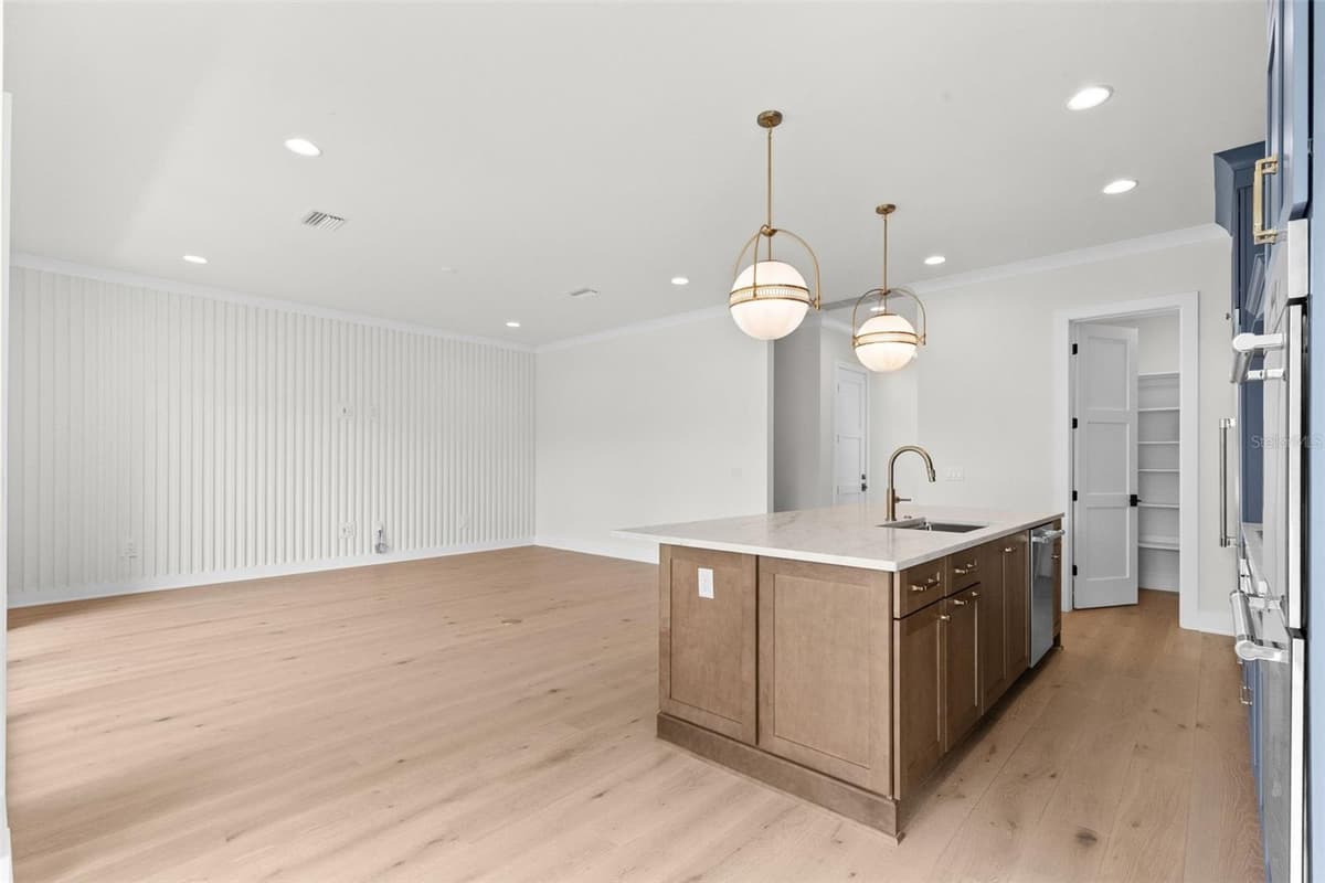 4302 OBISPO STREET — photo 9 of 54
