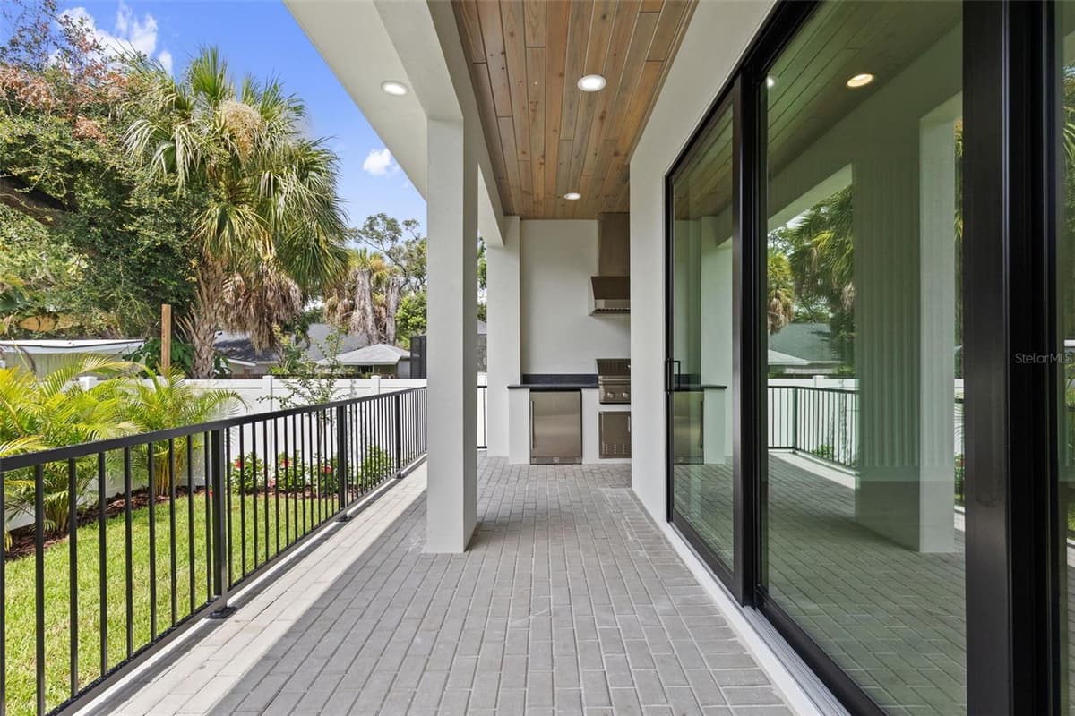 4302 OBISPO STREET — photo 17 of 54