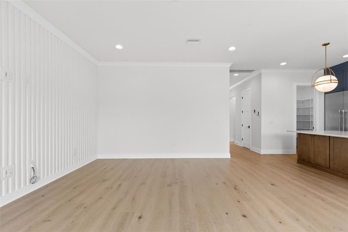 4302 OBISPO STREET — photo 16 of 54