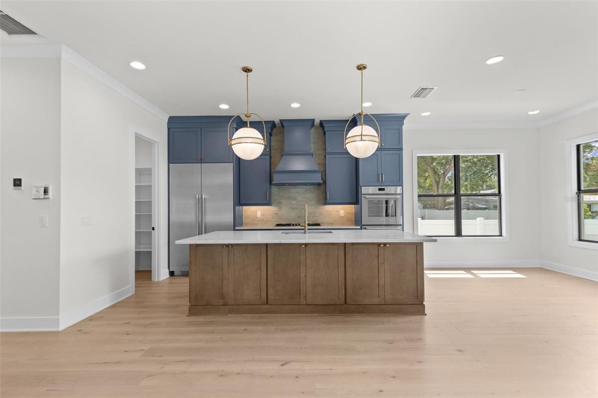 4302 OBISPO STREET — photo 8 of 54